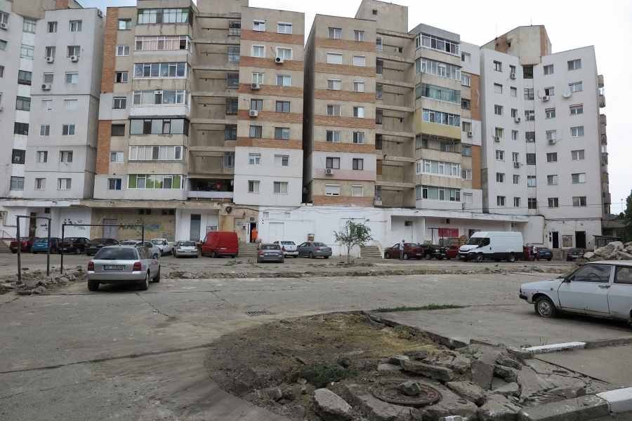 Au început lucrările de reparaţii şi întreţinere a sistemului rutier din interiorul cartierului Ţiglina I