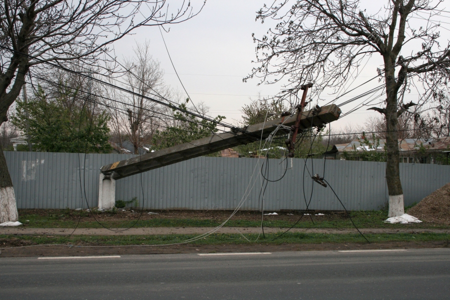Până vineri tot judeţul ar trebui să fie realimentat cu energie electrică