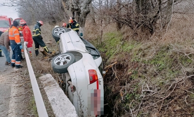 Două femei au ajuns la spital după ce s-au răsturnat cu mașina