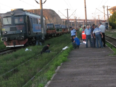 Făcut bucăţi de locomotivă