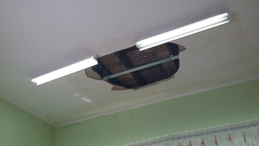 Tavan căzut la grădiniţă