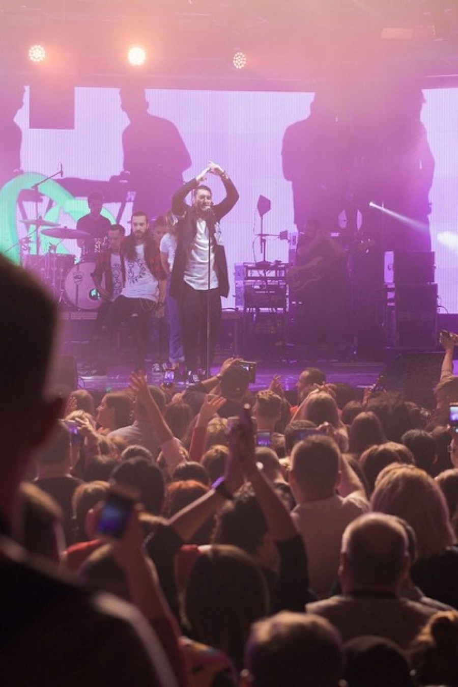 Aproape 2.000 de gălăţeni au cântat cu Smiley la concertul de la Sala Sporturilor