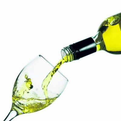 Vinul alb afectează smalţul dinţilor