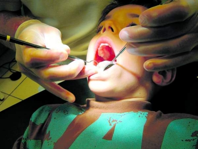 Aproape 80% dintre români au probleme dentare