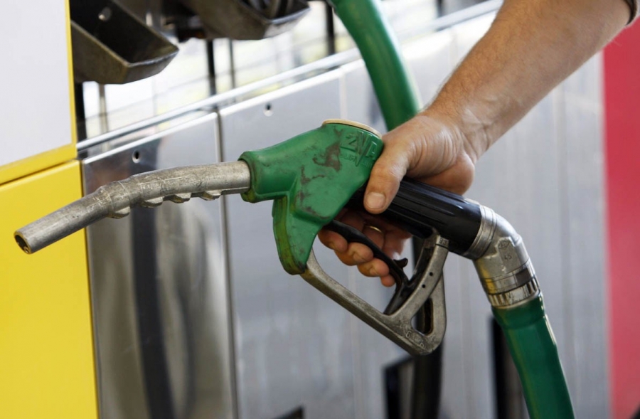 Consiliul Concurenţei: Reducerea accizelor la carburanţi s-a transmis integral în preţul de la pompă de la 1 ianuarie