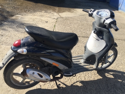 Conducea pe drumurile publice, fără drept, un moped căutat de autorităţile italiene