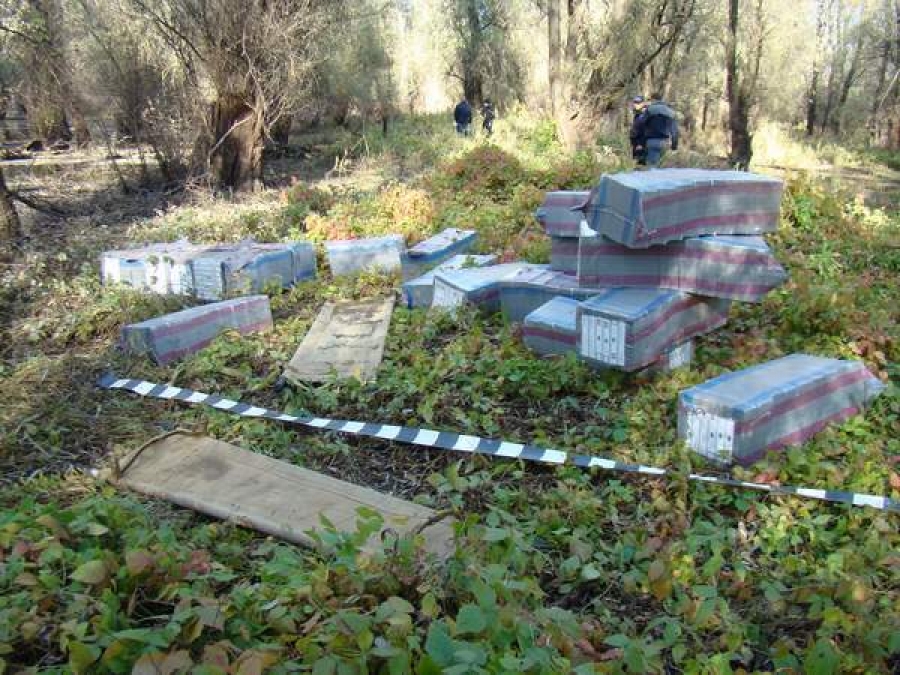 Peste 360.000 ţigarete de contrabandă descoperite la Vânători