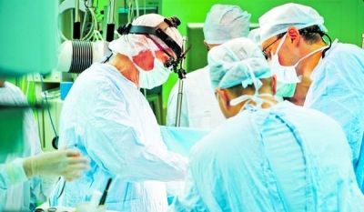 Prima vertebră obţinută cu ajutorul unei imprimate 3D a fost implantată unui pacient