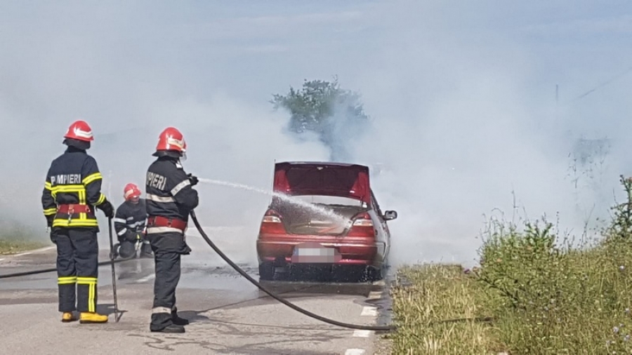 TULCEA: I-a luat foc maşina în mers