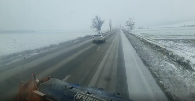 Utilajele de deszăpezire acţionează în judeţul Galaţi (VIDEO)