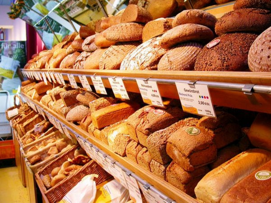 Pâinea, la control: Produse expirate şi ambalaje mincinoase