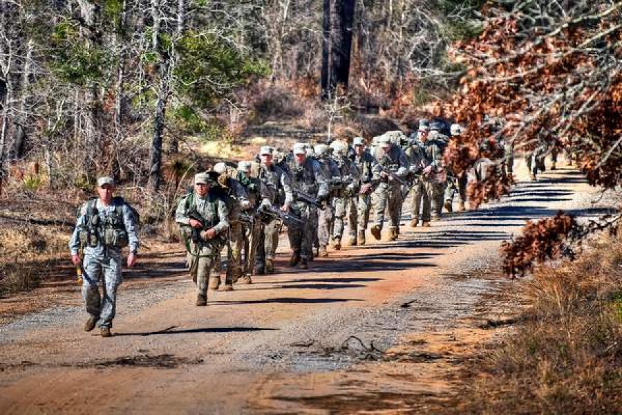 Mai puţine sinucideri, mai multe violuri în rândul militarilor americani