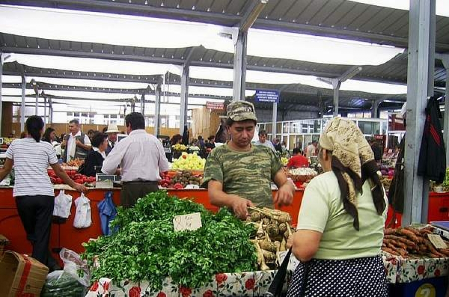 Piaţa, o „punte a suspinelor” pentru opoziţie