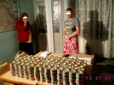 Icre roşii de contrabandă, valorând 200.000 de lei, găsite la Oancea