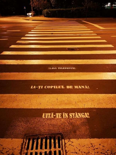 FOTO | La Galați, trecerile de pietoni "comunică" cu pietonii