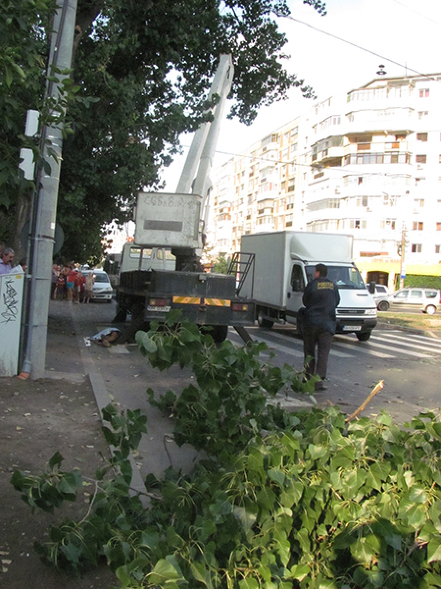 Mort în timp ce lucra la repararea  firelor pentru tramvaie