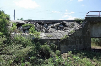 Podul din zona Fileşti, aflat într-o stare avansată de degradare, intră în reparaţii