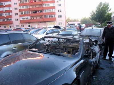 Şase maşini incendiate în parcare: Incendiu pus la BMW-ul unei constănţence
