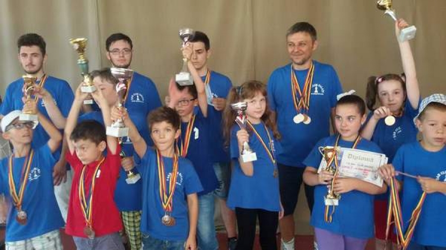 17 medalii pentru Şah Club, Genius, Smart şi Diana la Naţionale