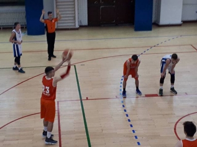 Băieţii Under 16 de la Phoenix LPS au fost la trei secunde de turneul semifinal