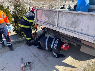 A murit în cimitir, prins sub o autoutilitară - Regional