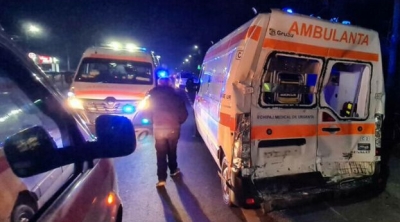 Copil de 11 ani, mort după ce a fost lovit de o ambulanţă şi de un TIR