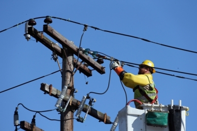 100.000 de gospodării din România nu sunt racordate la reţeaua de electricitate