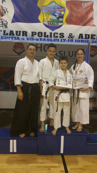 Patru medalii de aur şi una de argint pentru Karate Club Galaţi la Vaslui