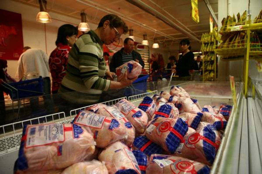 Amenzi de peste 11.000 de lei pentru vânzătorii produselor din carne de pasăre