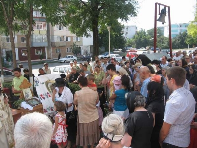Au rugat-o pe „Sfânta” să-i ajute să iasă din criză