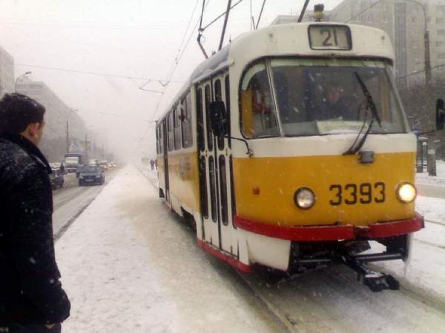 Viscolul şi zăpada au provocat blocaje grave în trafic la Moscova