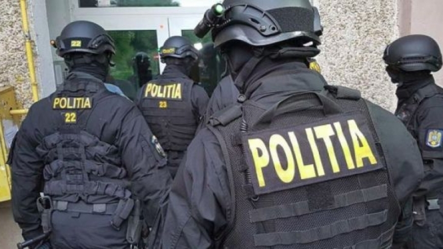 Trei persoane reţinute, într-un dosar de contrabandă cu țigări