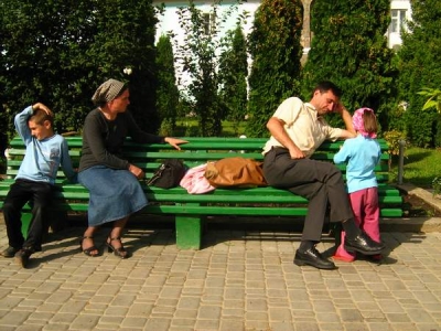 Românii, cei mai mulţumiţi din regiune de viaţa de familie şi nemulţumiţi de sănătate şi învăţământ