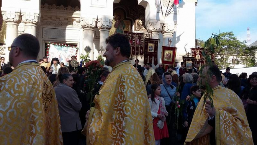 Procesiune cu straie populare, de Florii, la Galaţi