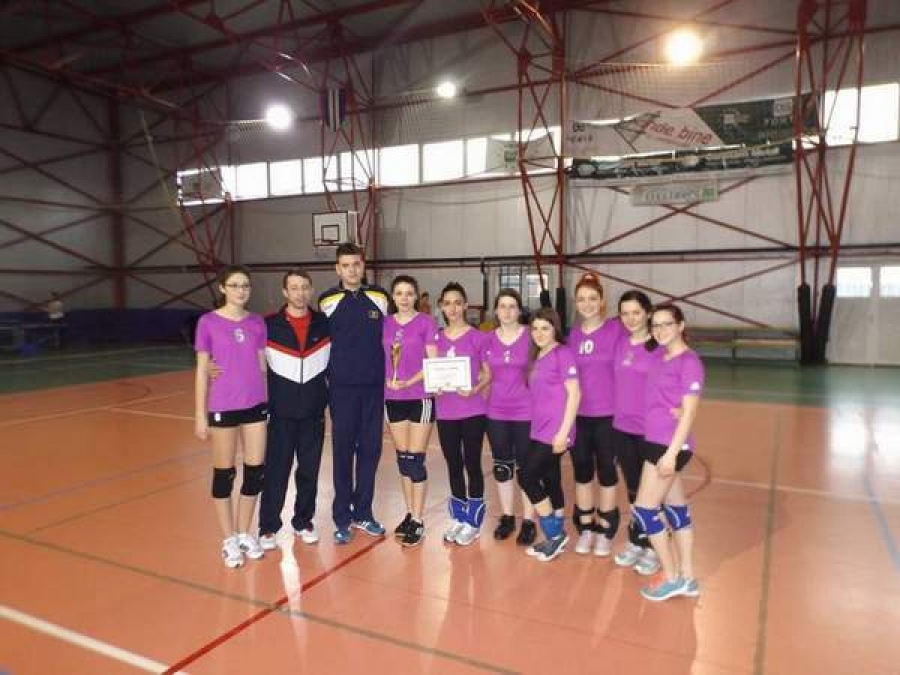 Colegiul Naţional Costache Negri are fete de argint la volei