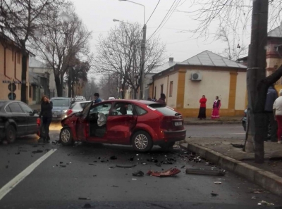 Trei victime în urma unui accident cauzat de neacordarea de prioritate