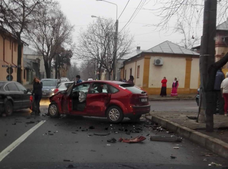 Trei victime în urma unui accident cauzat de neacordarea de prioritate