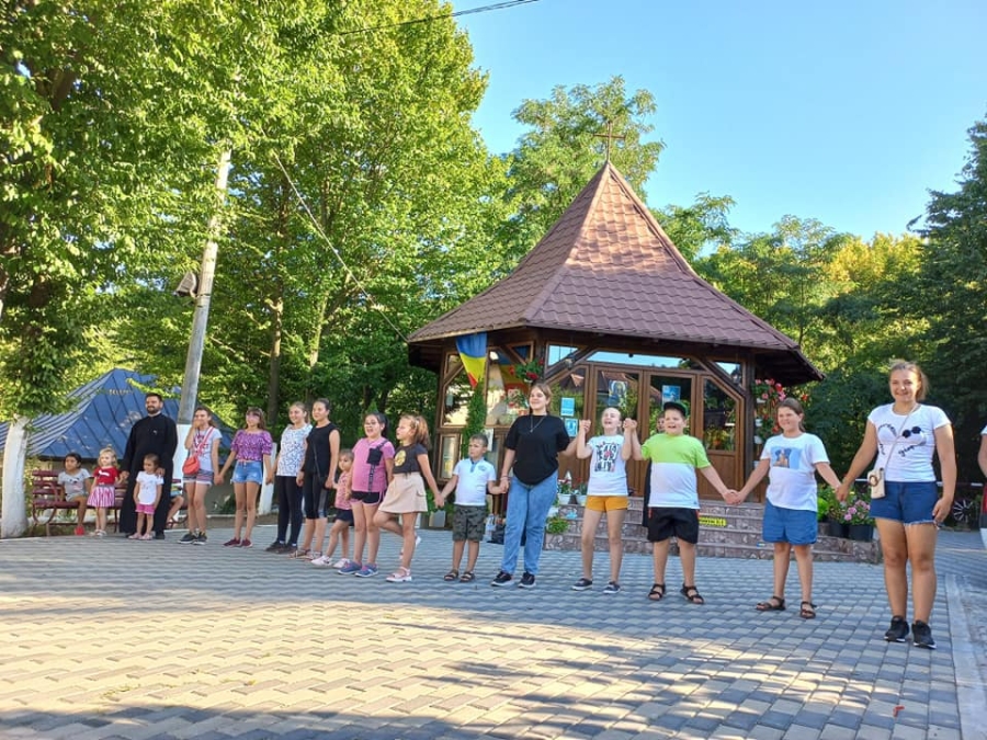 41 de copii din Ţepu s-au bucurat de o tabără de vară la Mănăstirea Toflea