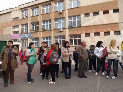 Protest al părinţilor la Şcoala nr. 3