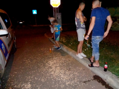 Scuipatul cojilor de seminţe pe jos i-a costat 4.000 lei