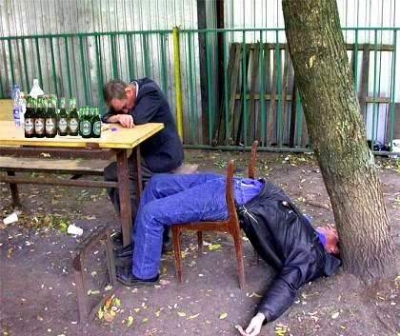 Aproximativ 2 milioane de români consumă alcool în exces