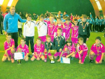 Şcoala de Fotbal Junior a ieşit la cules de trofee