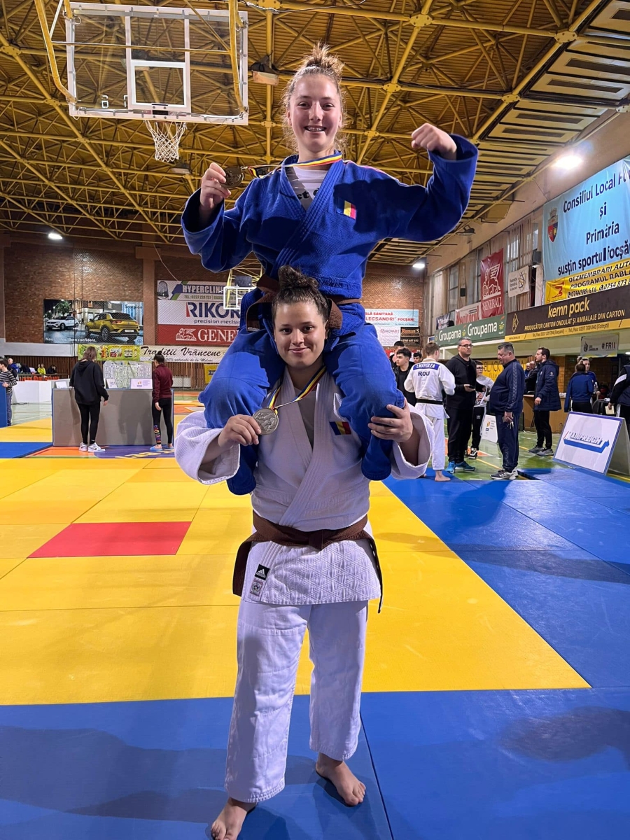 Judoka de la CSŞ Galaţi, Diana Banu şi Andra Rianna Tăune au urcat pe podium la Naţionale