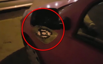 Adolescent surprins de poliţişti când vandaliza o maşină (VIDEO)