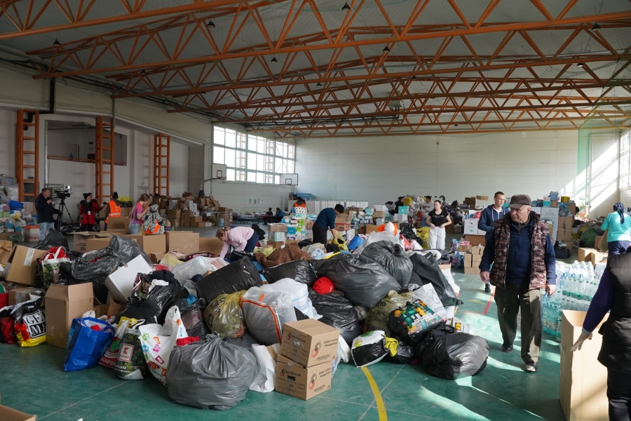 Arhiepiscopia Dunării de Jos, produse de 57.000 lei pentru refugiaţi