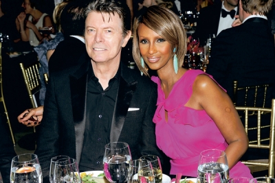 David Bowie organiza orgii sexuale cu soţia sa şi cu Mick Jagger