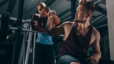 Bărbaţii care desfăşoară exerciţii fizice intense au o viaţă sexuală mai puţin activă