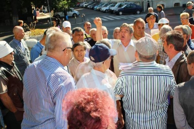 Pensionarii gălăţeni şi-au spus ofurile la PSD Galaţi