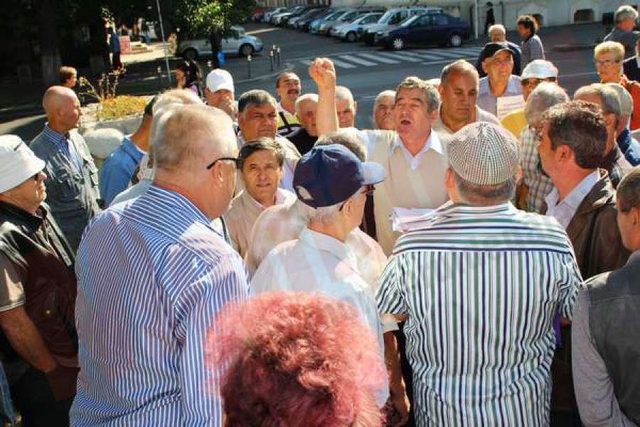 Pensionarii gălăţeni şi-au spus ofurile la PSD Galaţi