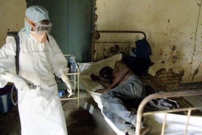 Epidemia de Ebola a cauzat moartea a aproape 4.500 de persoane